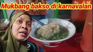 Mukbang bakso dikarnavalan