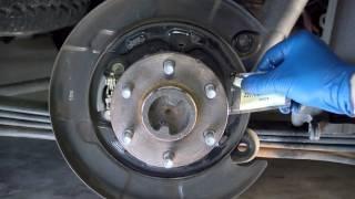 How to Replace the Rear Brakes on a Nissan Xterra (second generation )