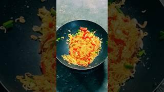 Stir-fried egg noodles with tomato and chili sauce looks delicious#fast food#lct