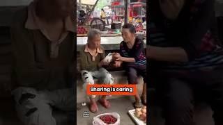 Grandmother shared her food to her fellow grandmother #kindness #sharing #caring #everydaykindness