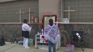 Chicago leaders holding prayer vigil outside ICE office to demand raids stop - WGN News at 4