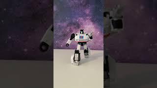 Transformers Jazz on his way. Titus Diorama and Action Figure Reviews.