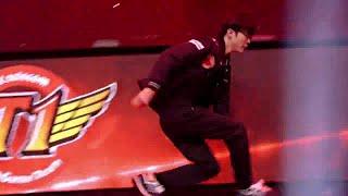 Faker with some godlike Barrel Roll mechanics entering the stage!  SKT vs KOO Finals S5 Worlds!