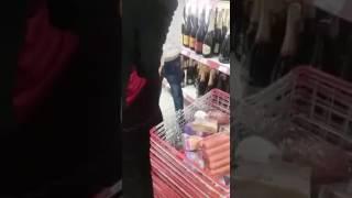 Откуда она достает ???!