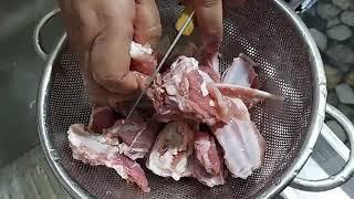 Lady slaughter lamb