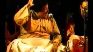 Nusrat Fateh Ali Khan - WOMAD - Nit Khair Manga part 2/3 - Raga Darbari and Dhurga - stunning!