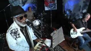 Mighty Mo Rodgers - "Tell Me Why" Studio City Sound Live