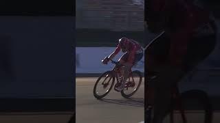 ¡Brutal Quinn Simmons! Así ha sorprendido al pelotón en ma #VueltaSJ2023 para llevarse la victoria.