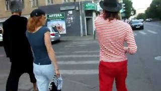 Кабаре Безумного Пьеро На Улице.AVI