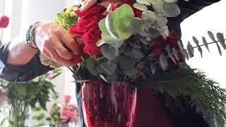 Quick Christmas Flower Arrangement