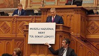 Botránnyal indult a parlament