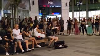 Скрипач в Вене на улице играет вальс Шостаковича | Waltz by Shostakovich in Vienna