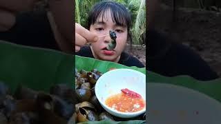 Huỳnh Như Vlogs ăn ốc bươu muối ớt siêu cay