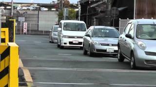  Drivers in Japan Must Stop at Railroad Crossings - Japan Train Videos