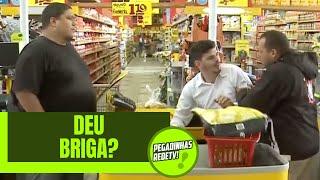 CAIXA DE MERCADO ABERTO SÓ PARA AMIGOS… CONFUSÃO NA FILA!