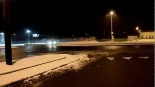 BMW E36 328i - drifting a roundabout