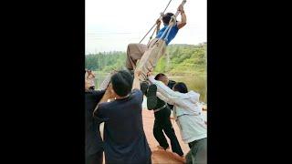 This sculpture looks so clumsy! #Water Swing #Funny Moment #Record the wonderful moment of swinging