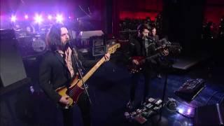 Arctic Monkeys - Do I Wanna Know ? (Live on Letterman)