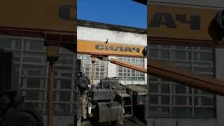 Такого автокрана я ни разу не видел.