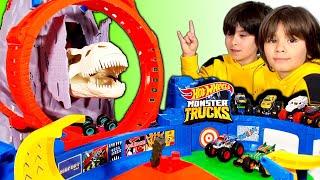 DANI y EVAN descubren el HOT WHEELS ARENA VOLCANO Monster Trucks del Profesor Bizcoche