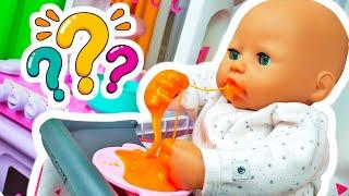 Bébé Annabelle est toute sale ! La poupée apprend à manger avec une cuillère. Jeux pour enfants