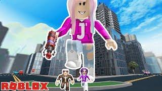 SQUASH ALL THE HUMANS! / Roblox: Battle As A Giant Boss