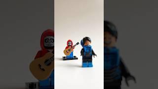 Начинаем открывать LEGO пакетики Disney 100 и обновляем фигурку Синего Жука (Blue Beetle)