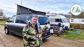 Vicki bor i en unik kombination af Autocamper og Campingvogn