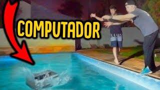 JOGARAM MEU PC NA PISCINA!! - TROLLAMOS O REZENDE! [ REZENDE EVIL ]