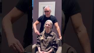La signora a smesso di fare colore si sta lasciando bianca eliminiamo il colore in più step non