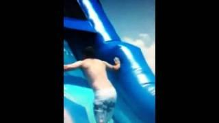 Pual try fog up water slide on my bday