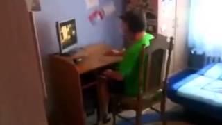 Crazy Russian Gamer loses his temper and destroy the computer after losing Counter Strike