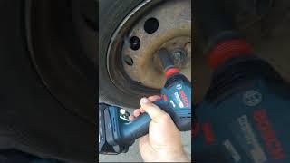 Bosch new freak GDX 18 v 210 C on rusty bolt