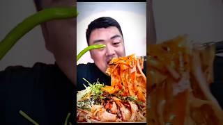 Today chinese uncle eats spicy big noodles, green chillies #food #chinesefood #asmr #mukbang #eating