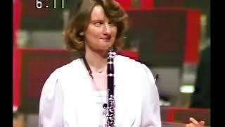 SABINE MEYER - MOZART CLARINET CONCERTO ~live - Rico Saccani conductor