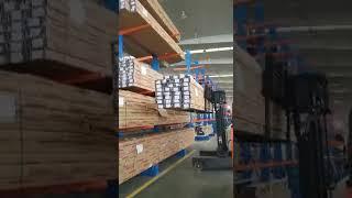 EFORK  4 DIRECTIONAL  REACH TRUCK