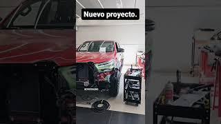 Tenemos nuevo proyecto en Cross Audio. Toyota Hilux para personalizar. #personalización