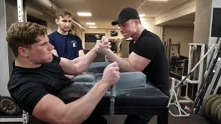 20 y/o Bodybuilder tries Armwrestling