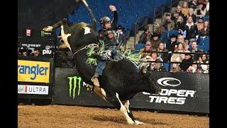 Rolling Triumph: Austin Richardson Conquers Let's Roll, Securing an 89-Point Victory in Bull Riding