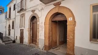 For sale one Storey stone house to renovate in the town of San Buono, Abruzzo hills.