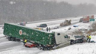 California Buried Under Snow! Major Snow Storm Trapping Many Vehicles in Weed CA