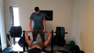 benchpress  210kg x 15 reps