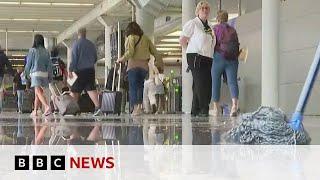 Heavy rain in Majorca suspends flights | BBC News