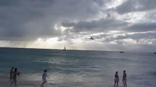 KLM MD-11 landing at St. Maarten