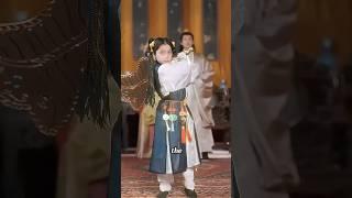 A man hiding among 7 brides. The little girl recognized it on the spot.#drama #movie