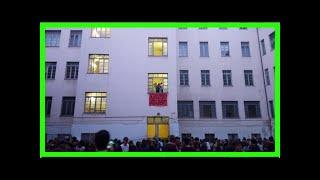 Al liceo virgilio di roma presidio degli agenti con i cani antidroga - lazio