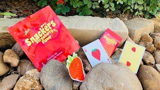 Snackers (Strawberry Flavor) - Organic Playing Cards - Deck Review! (These cards....SMELL?!?)