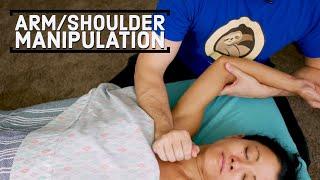 Tutorial: Shoulder massage with arm manipulation