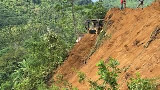 Bulldozer D6R XL Overcomes Mountainous Terrain to Build Palm Terraces