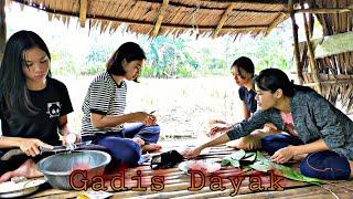 Gadis Dayak || Ternyata Buah mirip Petai ini bisa dimakan